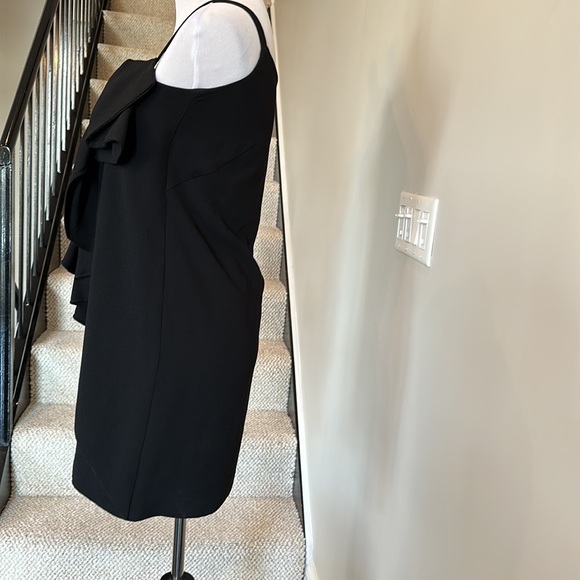 Club monaco black dress with a front bow. - Picture 3 of 9